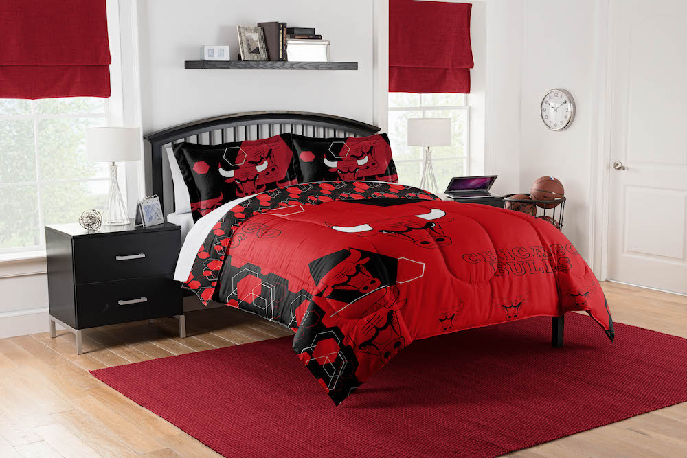 Chicago Bulls QUEEN/FULL size Comforter and 2 Shams