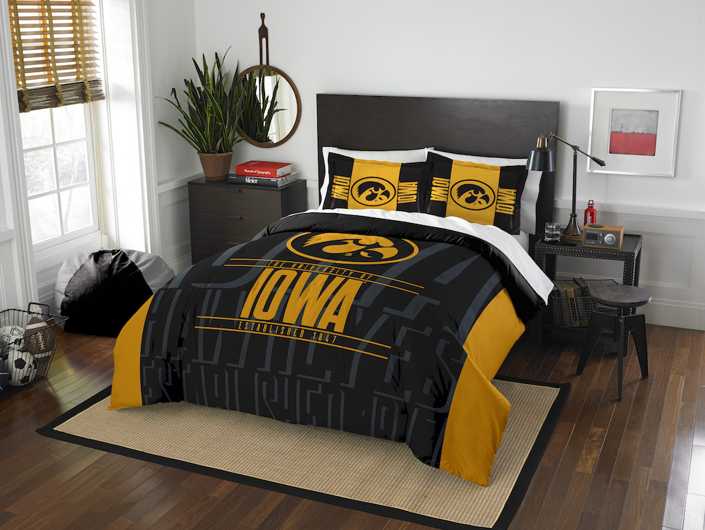Iowa Hawkeyes QUEEN/FULL size Comforter and 2 Shams