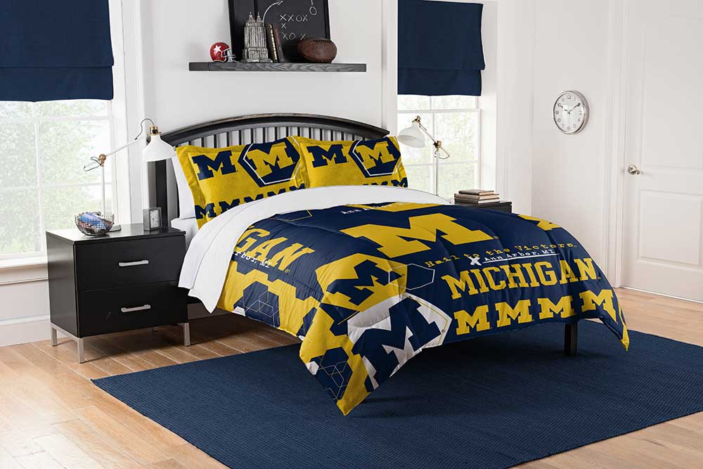 Michigan Wolverines KING size Comforter and 2 Shams