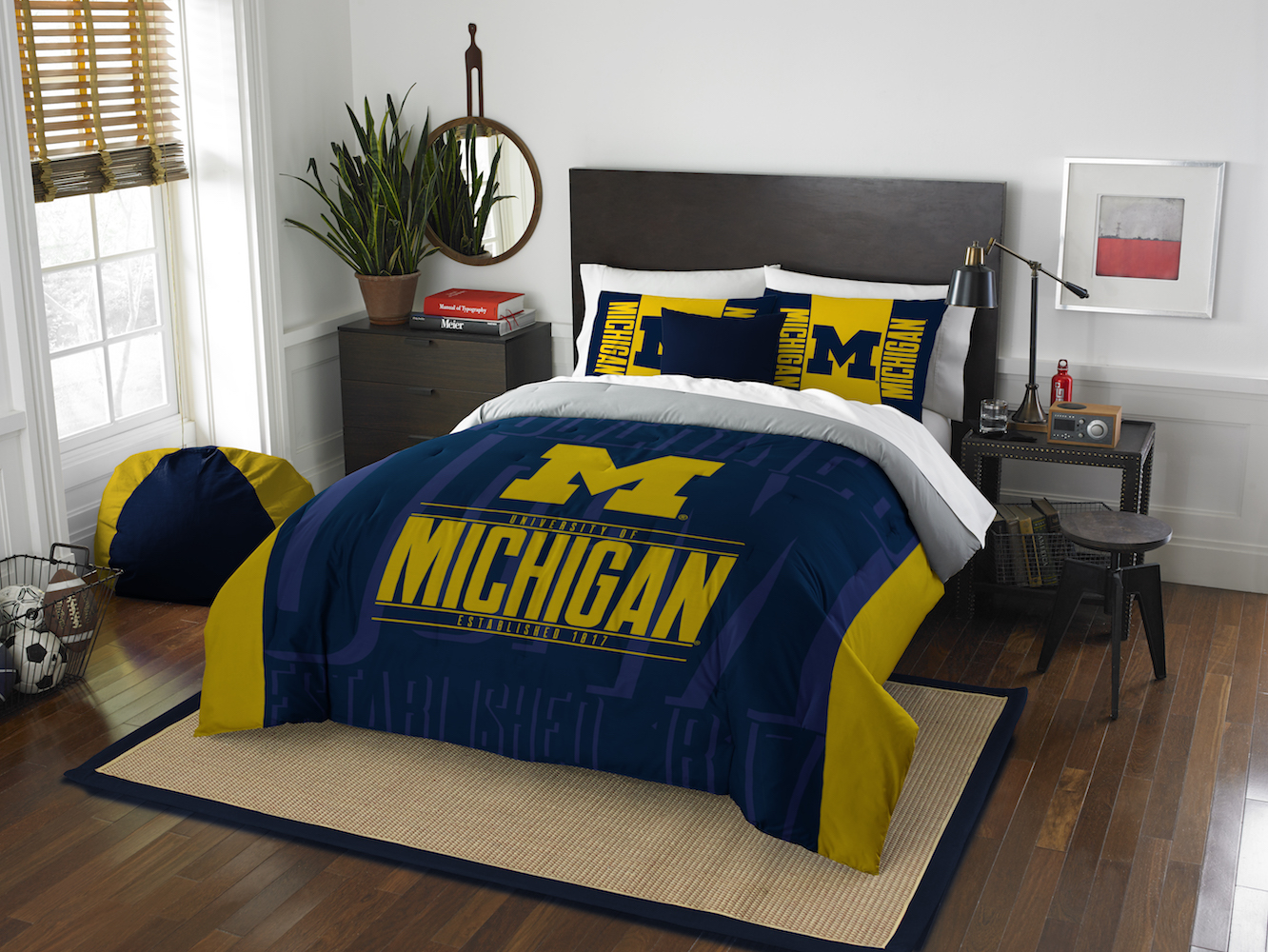 Michigan Wolverines QUEEN/FULL size Comforter and 2 Shams