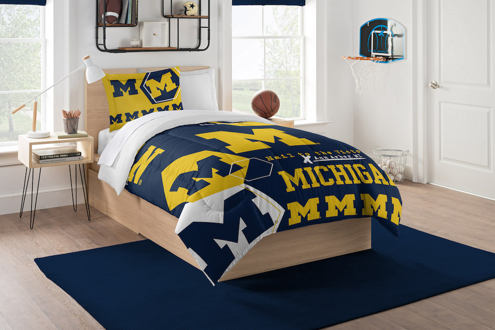 Michigan Wolverines Twin Comforter Set with Sham