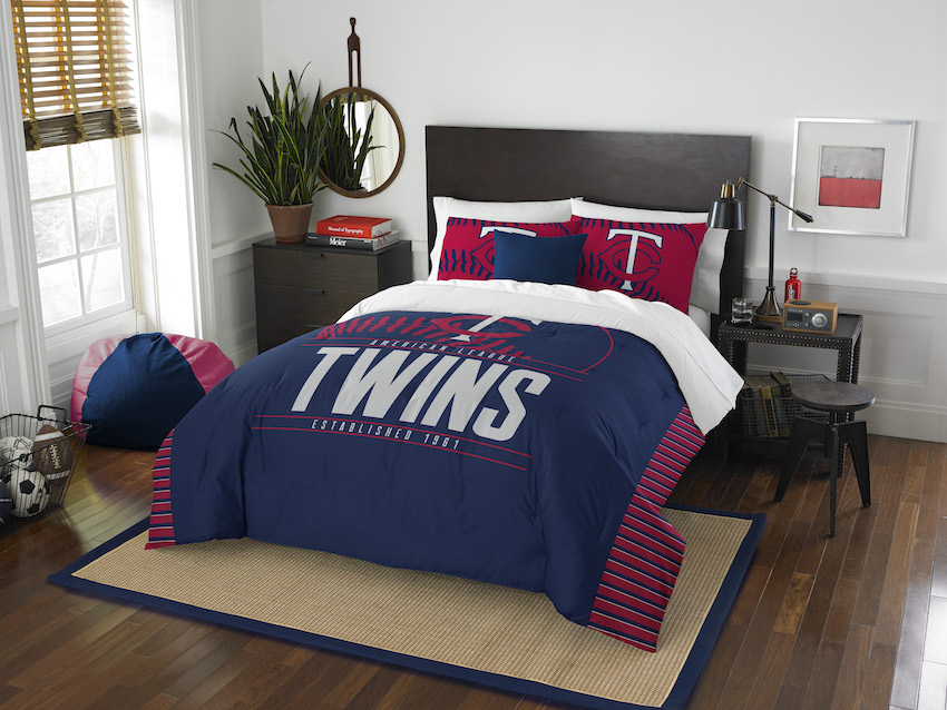 Minnesota Twins QUEEN/FULL size Comforter and 2 Shams